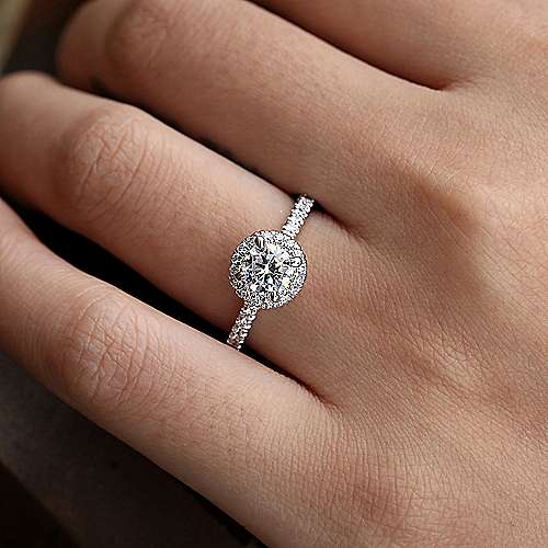 Simple circle diamond ring Clearance